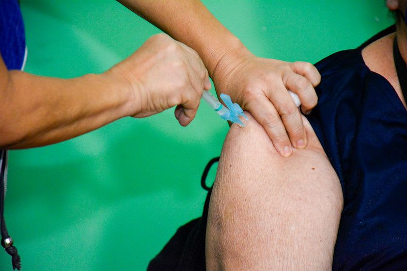 Manaus inicia vacinação de pessoas de 45 a 49 anos com comorbidades nesta terça-feira
