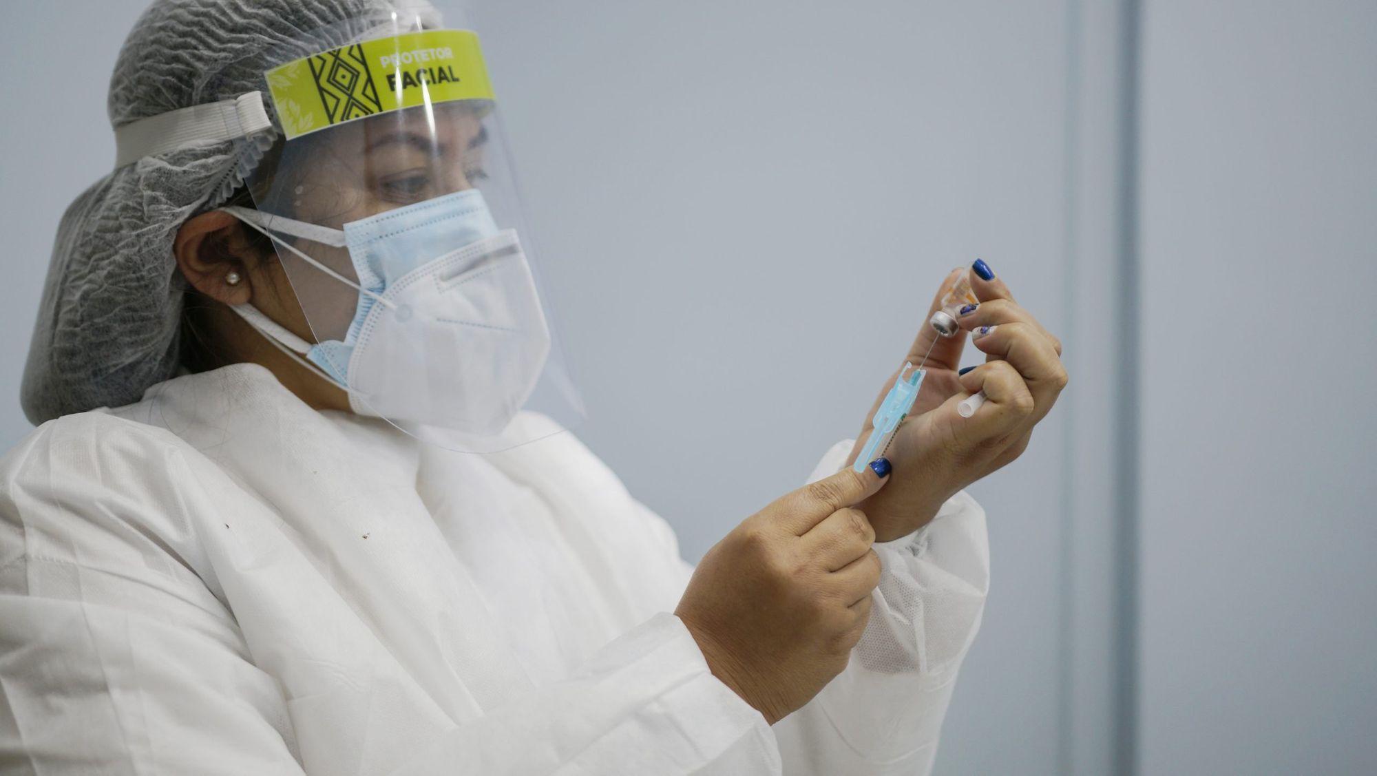 Manaus ultrapassa a meta de vacinação em grupos prioritários iniciais