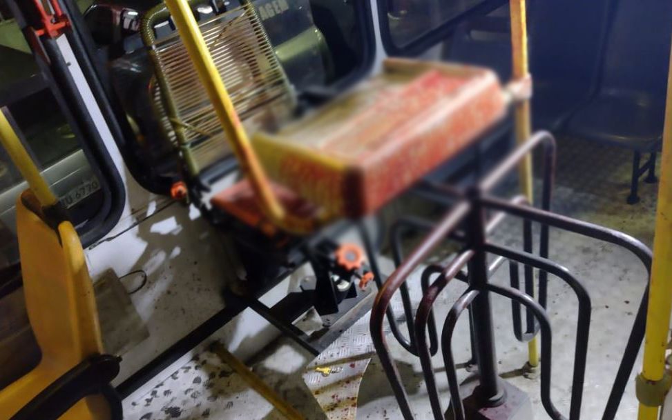 Passageiros espancam suspeitos de assaltar ônibus na zona Norte