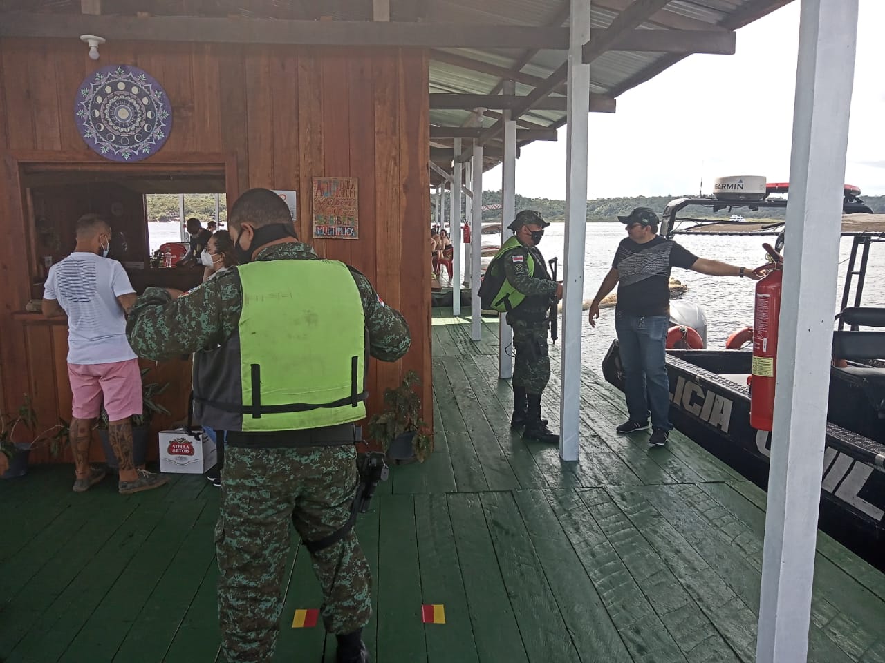 Fiscalização fecha três balneários e um flutuante no fim de semana em Manaus