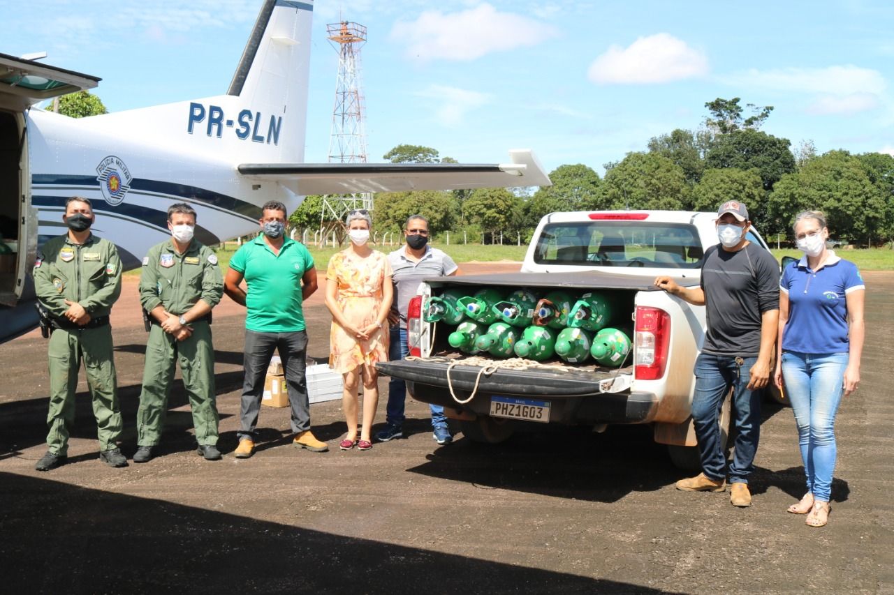 Departamento aéreo da SSP-AM transporta cilindros de oxigênio para Apuí