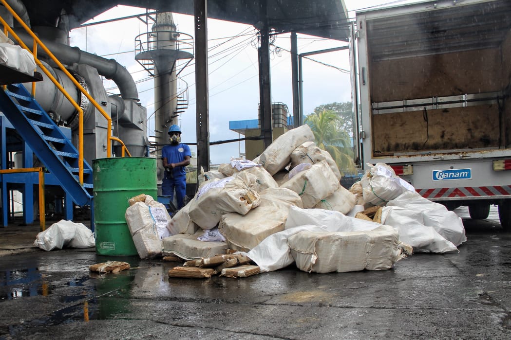 Sistema de Segurança incinera 2 toneladas de drogas em Manaus
