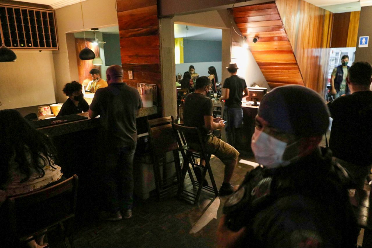 CIF fecha estabelecimentos por descumprimento do decreto estadual durante feriado religioso