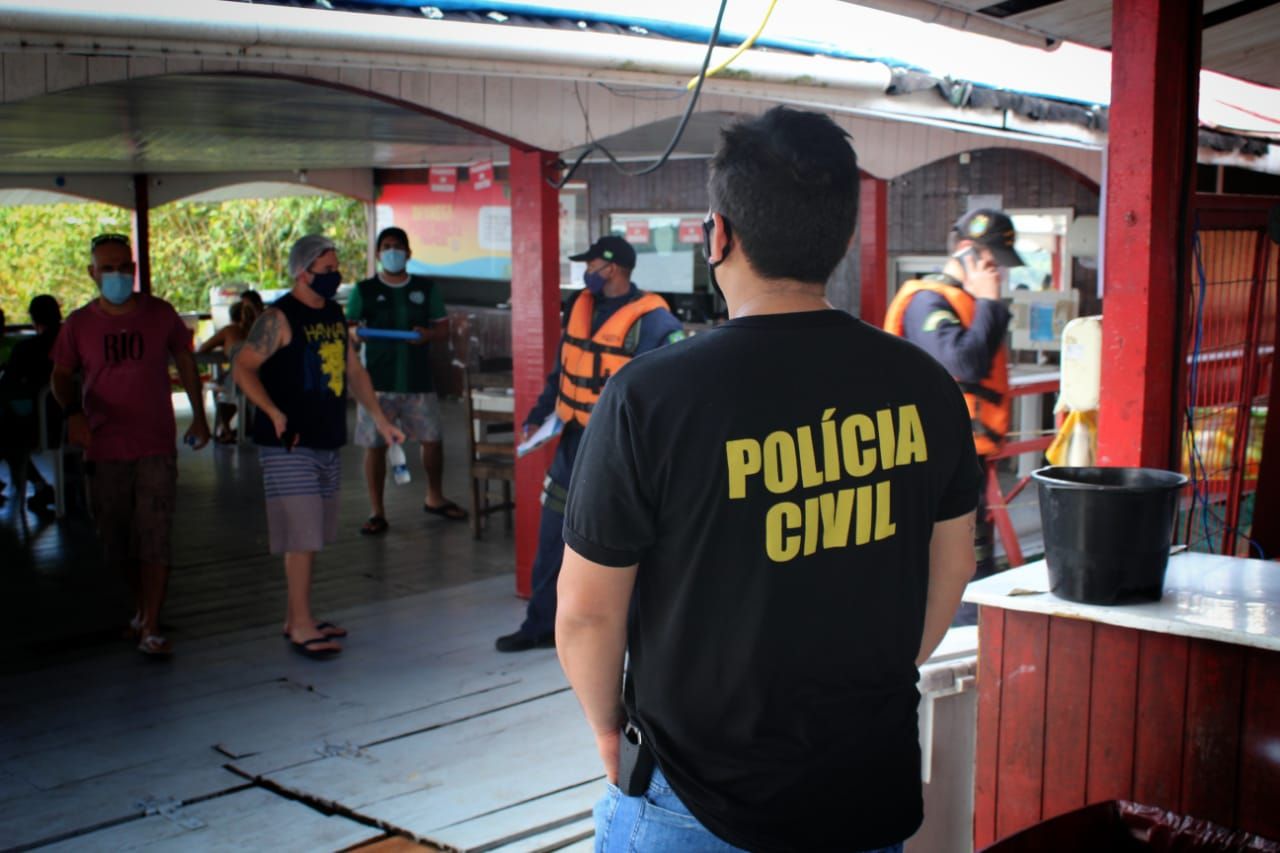 Dois flutuantes são autuados pela CIF neste domingo