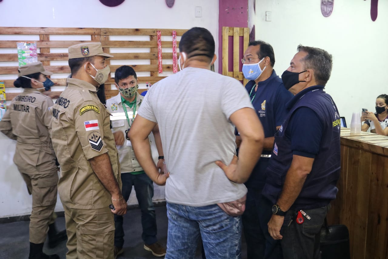 Bares descumprem medidas de prevenção à Covid-19 e são fechados pela CIF