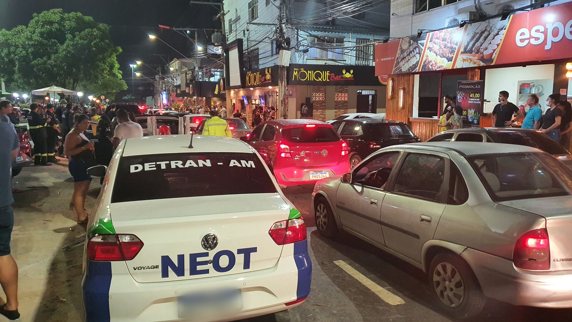 Operação Lei Seca acaba com aglomeração na Praça do Caranguejo