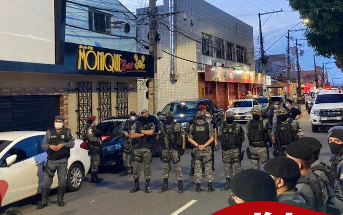 Bares e restaurantes da Praça do Eldorado são interditados pela polícia
