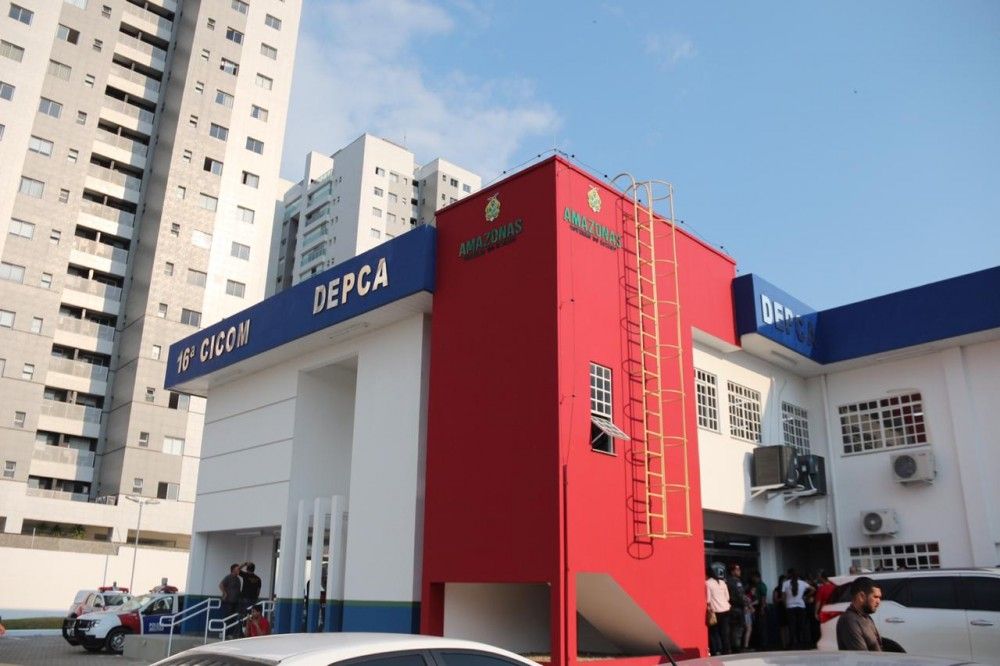 Homem pede 'nudes' da própria filha em rede social em Manaus