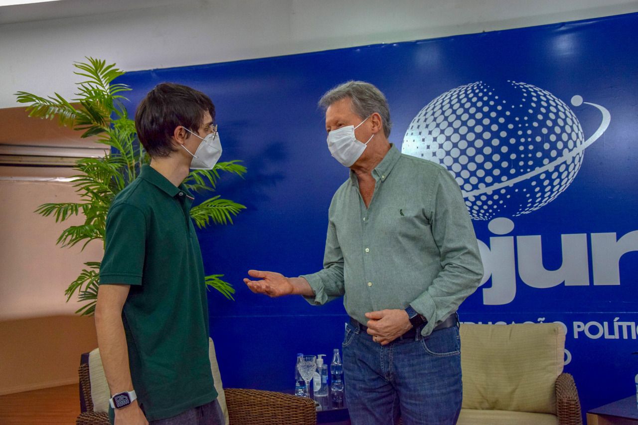 ‘Qualquer ameaça à democracia é inimiga nossa’, diz Arthur Virgílio em debate com vereador Amom