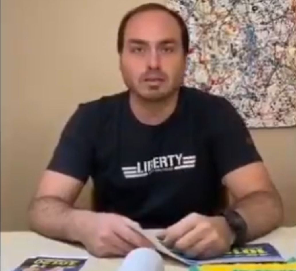 Carlos Bolsonaro confunde artigo da Lei de Proteção de Dados com pauta LGBT em sessão na Câmara do Rio