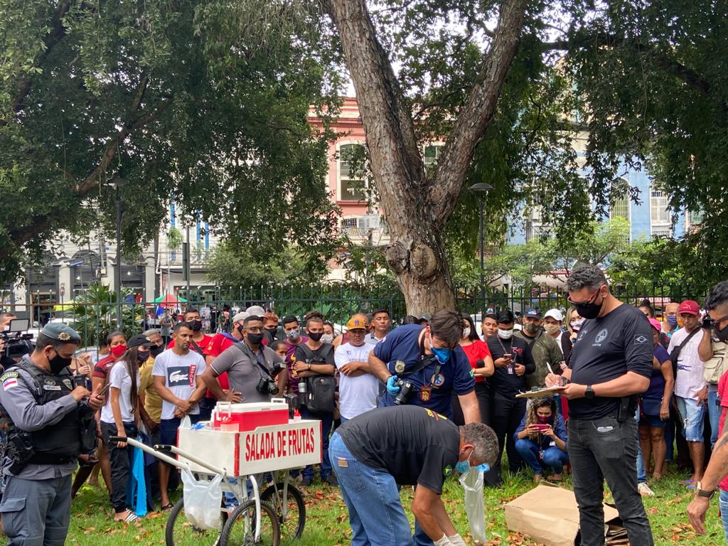 Vendedor é assassinado com 17 facadas na praça da igreja Matriz