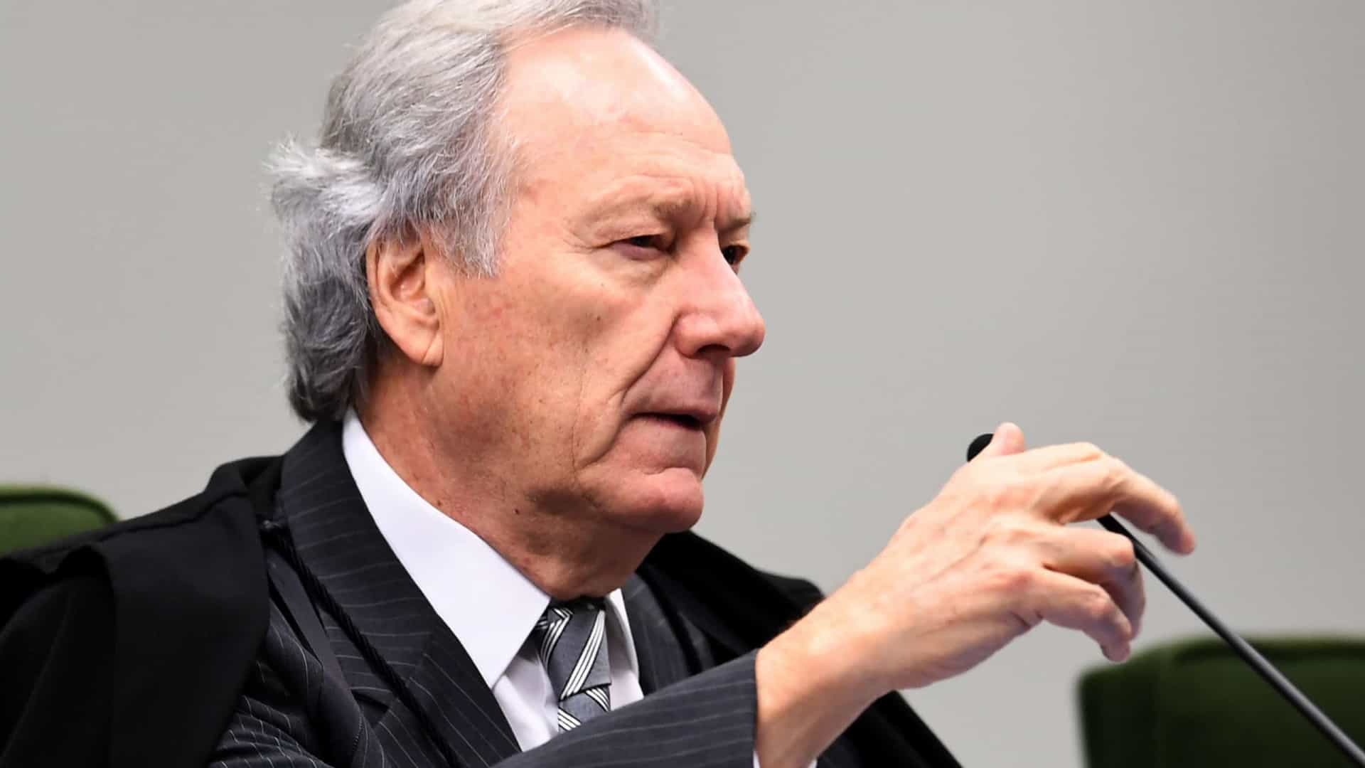 Lewandowski dá 5 dias para Bolsonaro e Queiroga esclarecerem cronograma da vacina