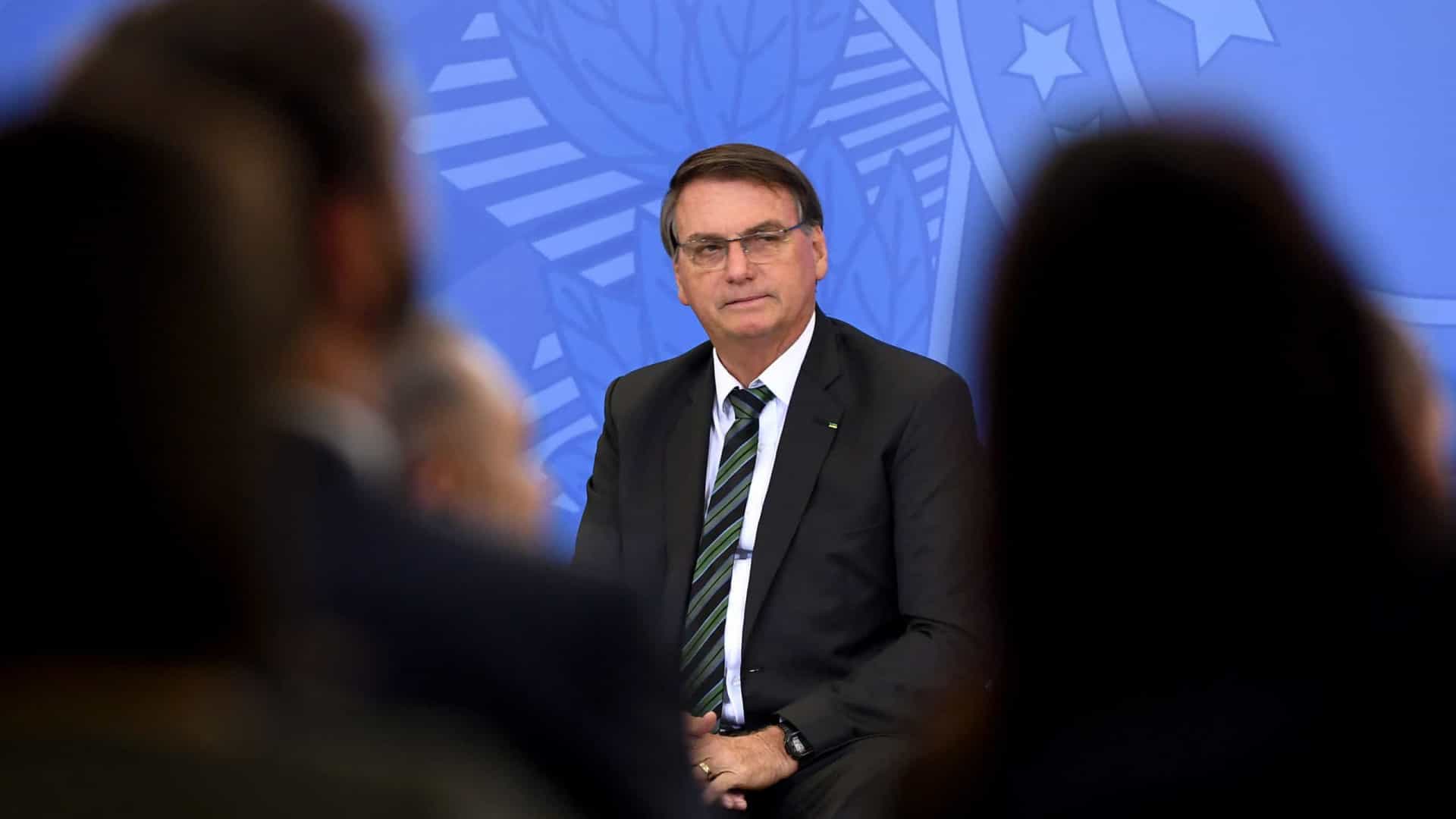 Bolsonaro acusa Barroso de 'militância política' e 'politicalha' por CPI da Covid