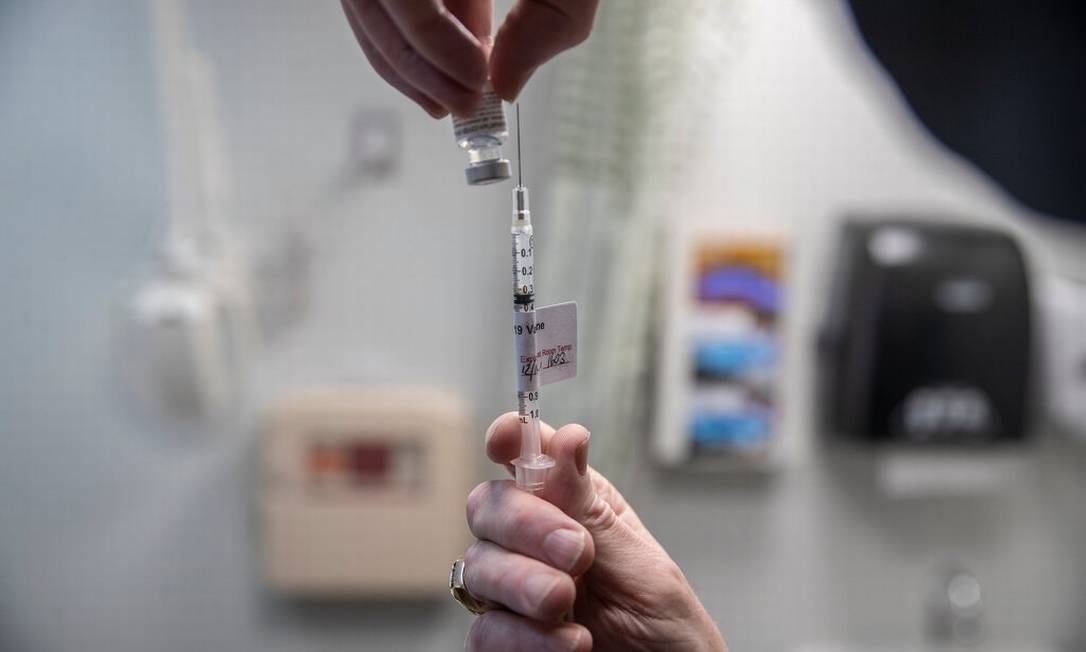 FVS-AM assegura que não houve perda de vacinas contra Covid-19 por prazo de validade vencido