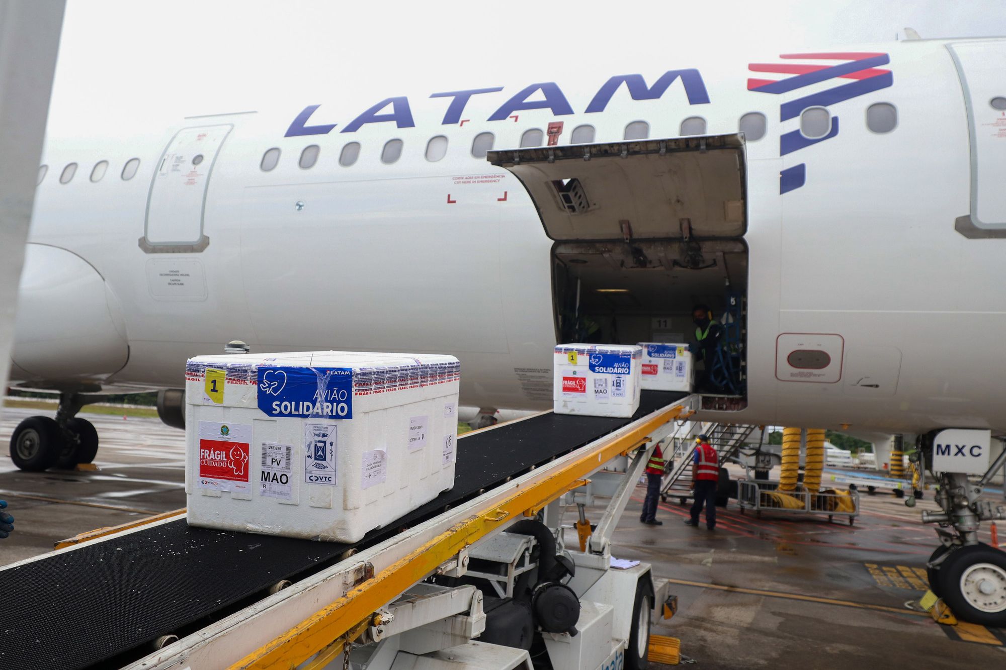 Amazonas recebe nova remessa com 89.250 vacinas AstraZeneca e 5.850 do tipo Pfizer