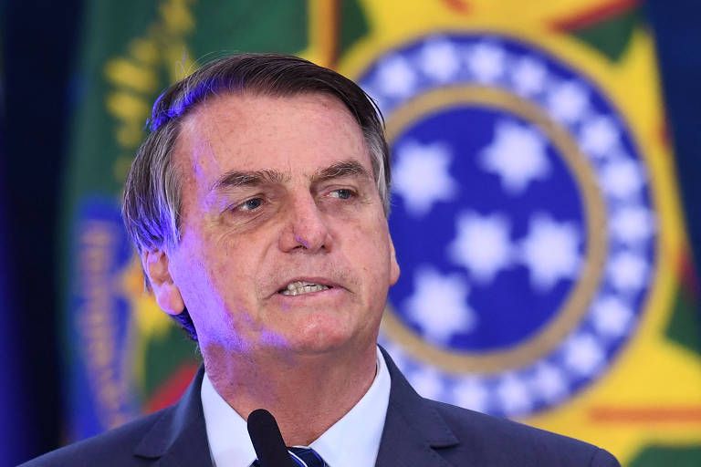 Após críticas de Bolsonaro, China limita envio de insumos para produção de vacinas