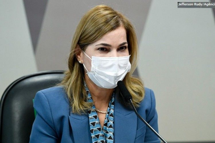 À CPI da Covid, Mayra reafirma que viu pênis inflável na porta da Fiocruz