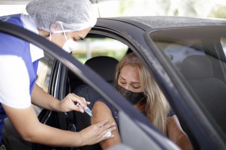 Mais de 10 mil trabalhadores de educação já receberam a primeira dose de imunizante