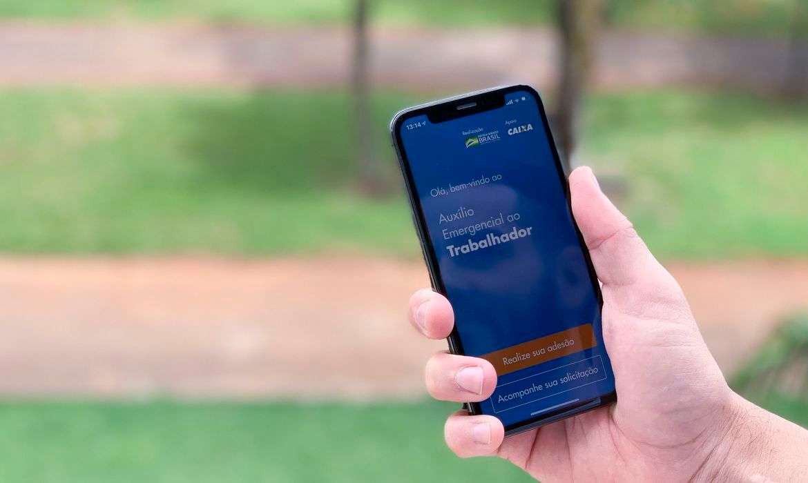 Caixa paga auxílio emergencial a nascidos em abril