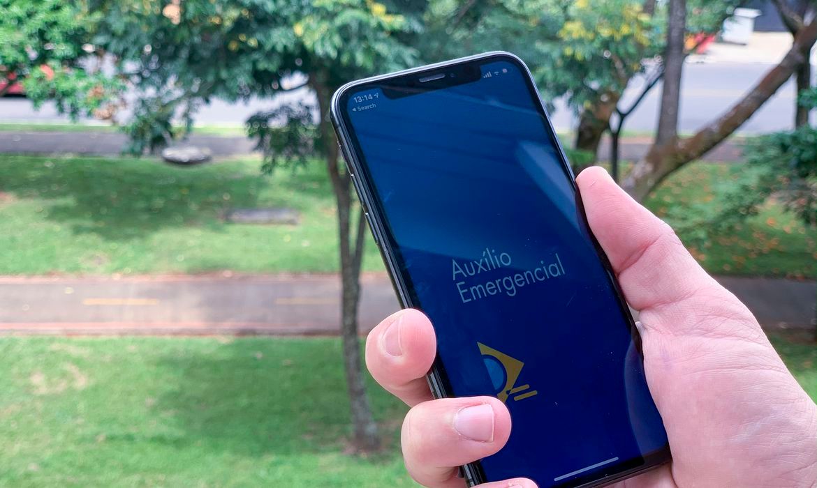 Caixa paga hoje auxílio emergencial a nascidos em agosto