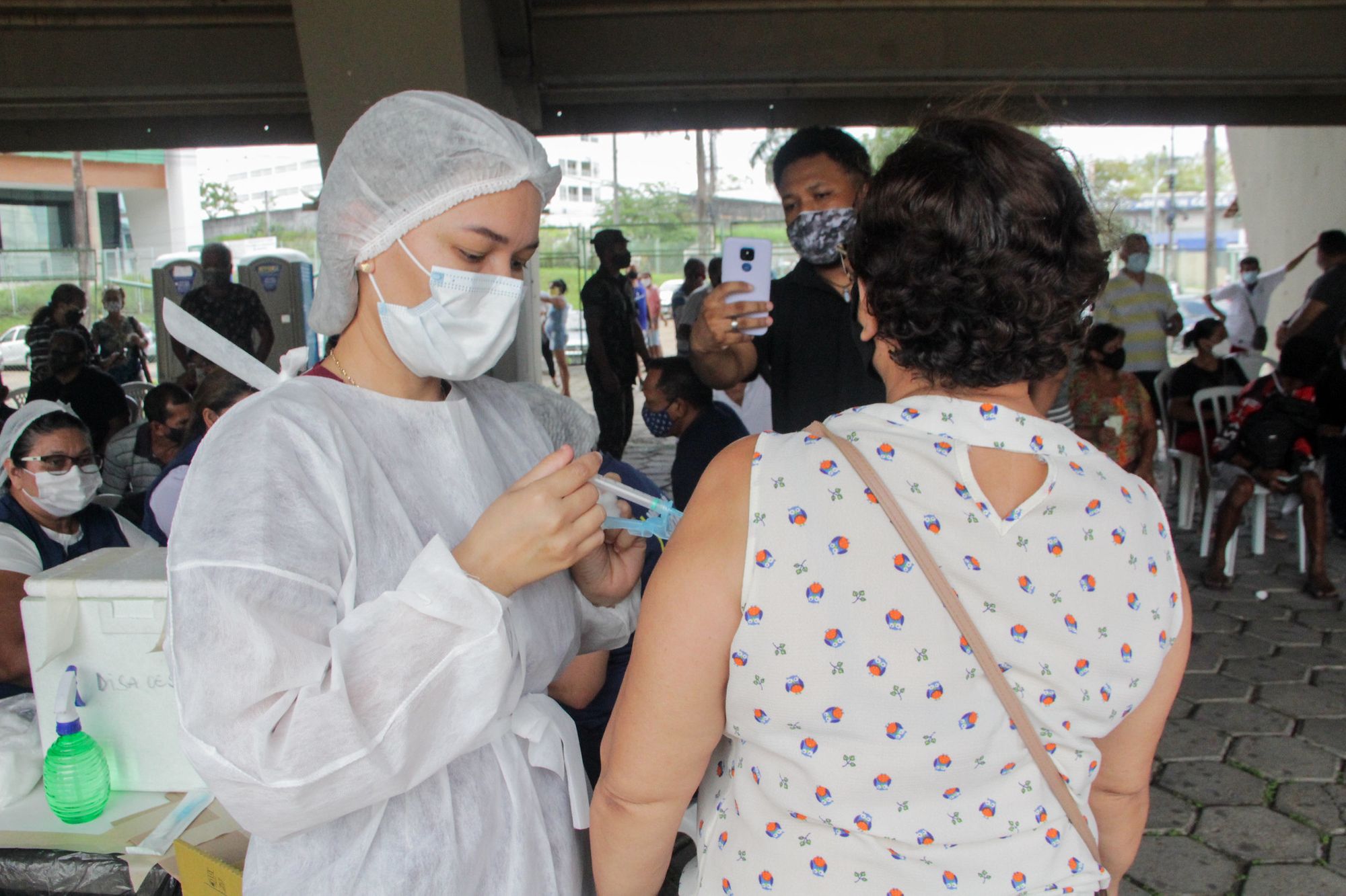 Sobras de vacina são aplicadas em pessoas cadastradas no Imuniza Manaus, obedecendo prioridades