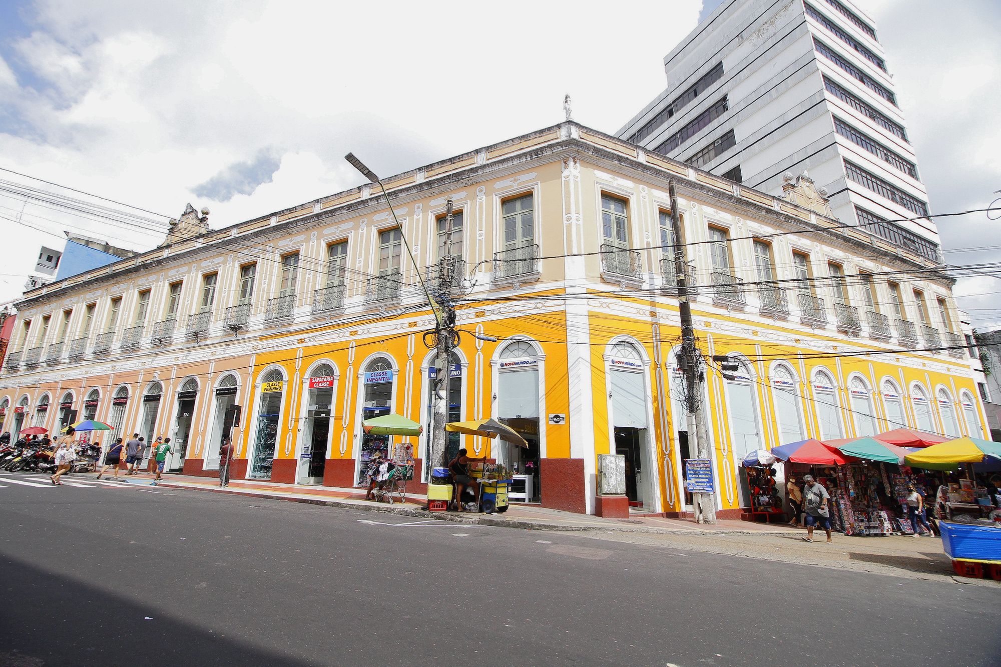Fachadas do Centro são reveladas após despoluição promovida pela prefeitura