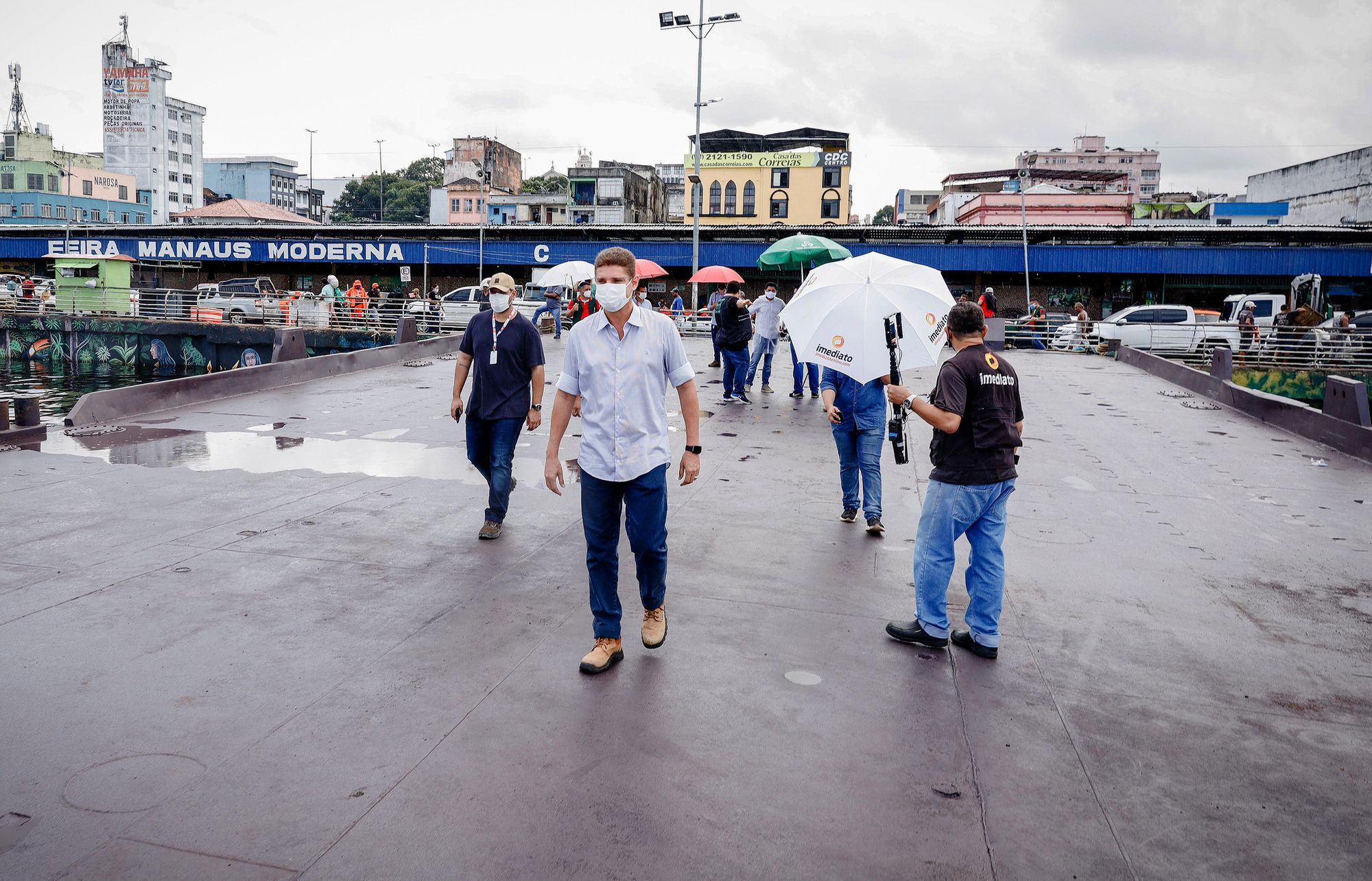 Rotta vistoria construção de pontes e de  balsa que receberá feirantes na Manaus Moderna