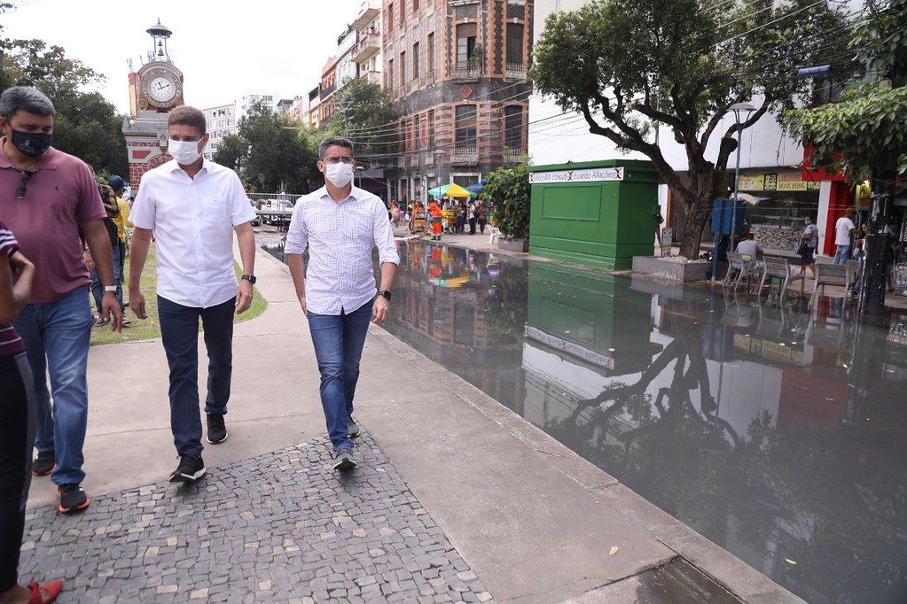 David anuncia construção de barricadas para conter avanço da cheia do rio Negro