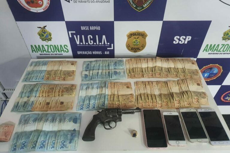 Mulher é presa com arma ilegal e dinheiro na Base Arpão