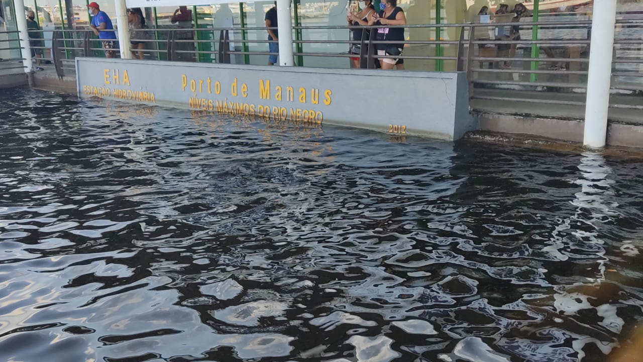 Cheia do Rio Negro atinge 29,97m e iguala marca de 2012