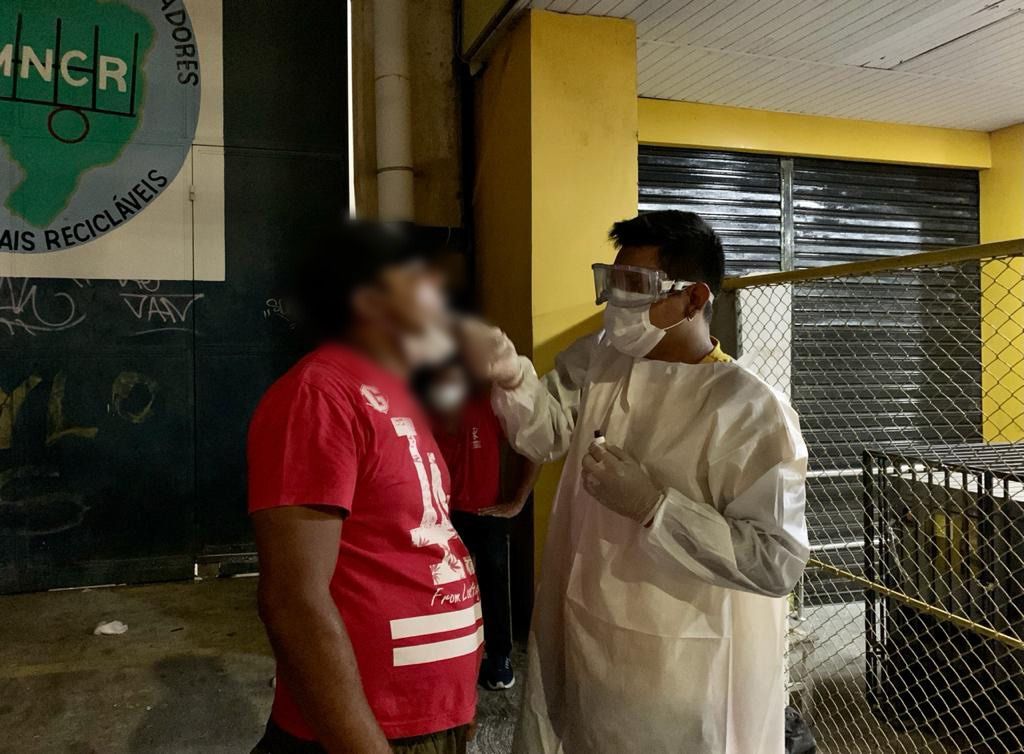 Ação oferta teste rápido para HIV em alusão ao Dia Internacional de Luta contra a LGBTfobia
