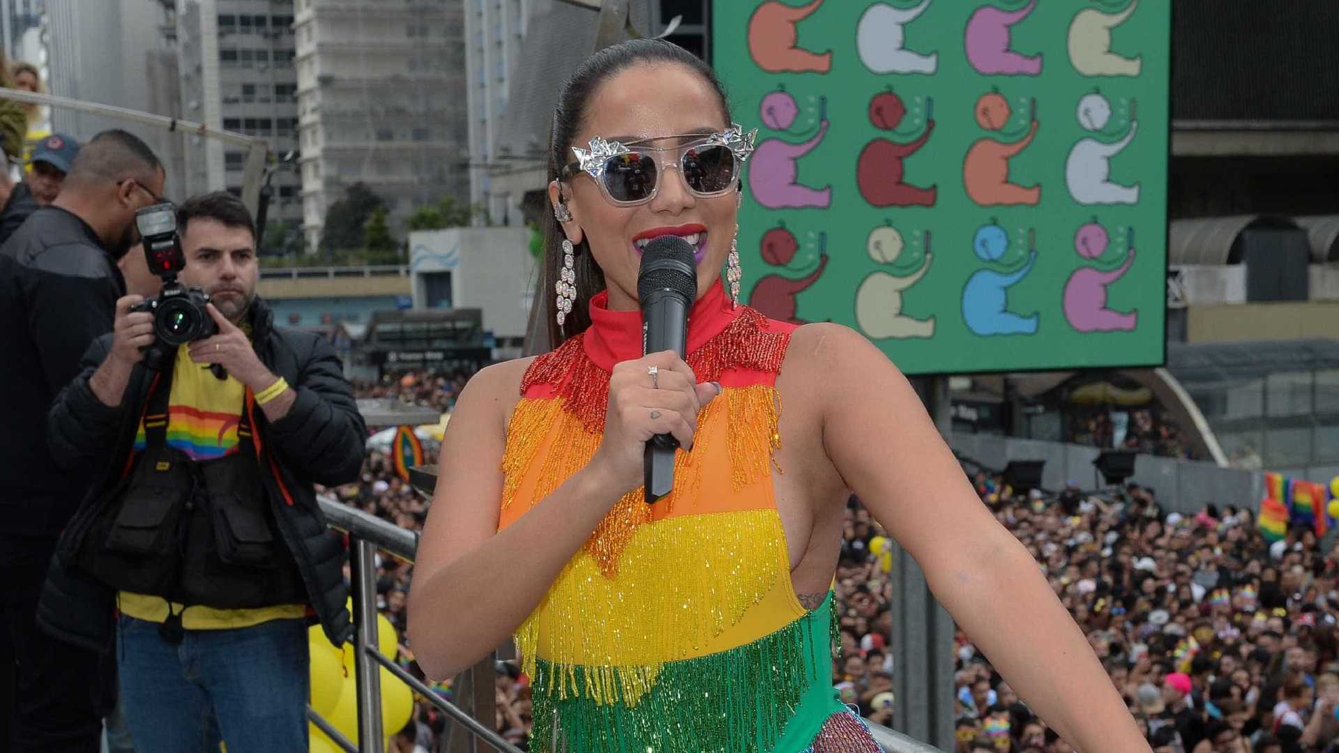 Anitta usa as redes sociais para aderir à campanha “Fora Bolsonaro”