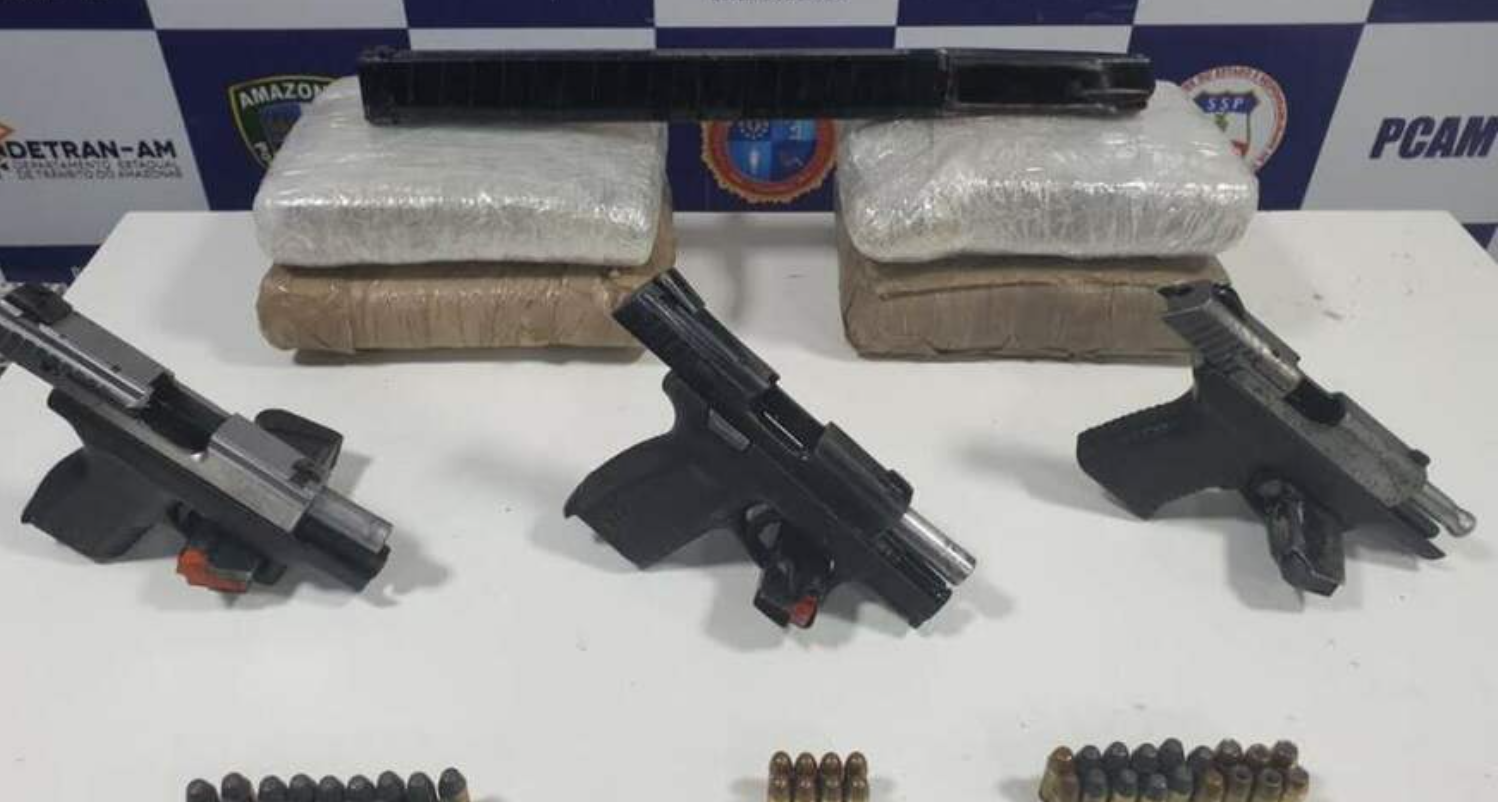 Polícia apreende armas após confronto com piratas em Coari