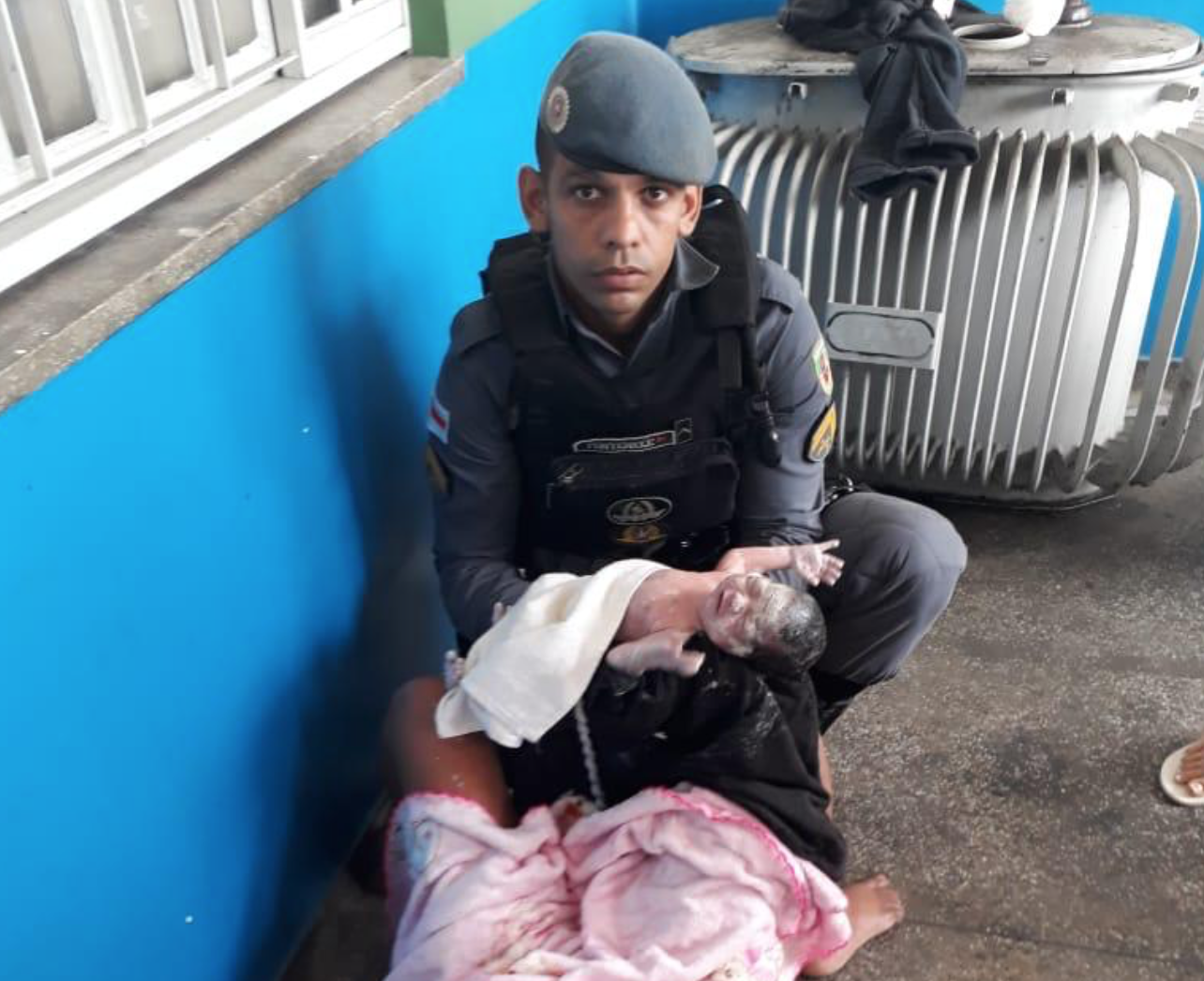 PMs realizam parto de emergência em delegacia de Manaus