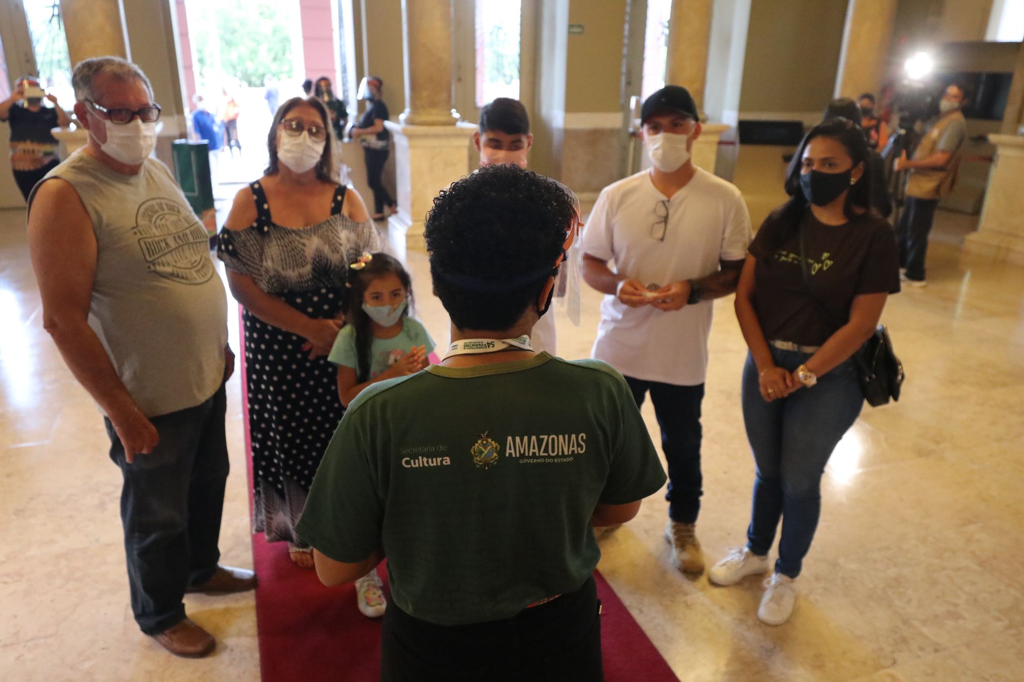 Primeiro dia de reabertura para visitação turística no Teatro Amazonas tem vagas esgotadas