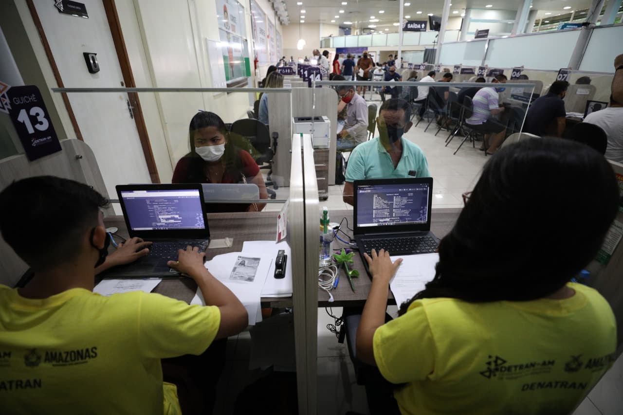 Mais de 800 pessoas renovam CNH no mutirão do Detran-AM