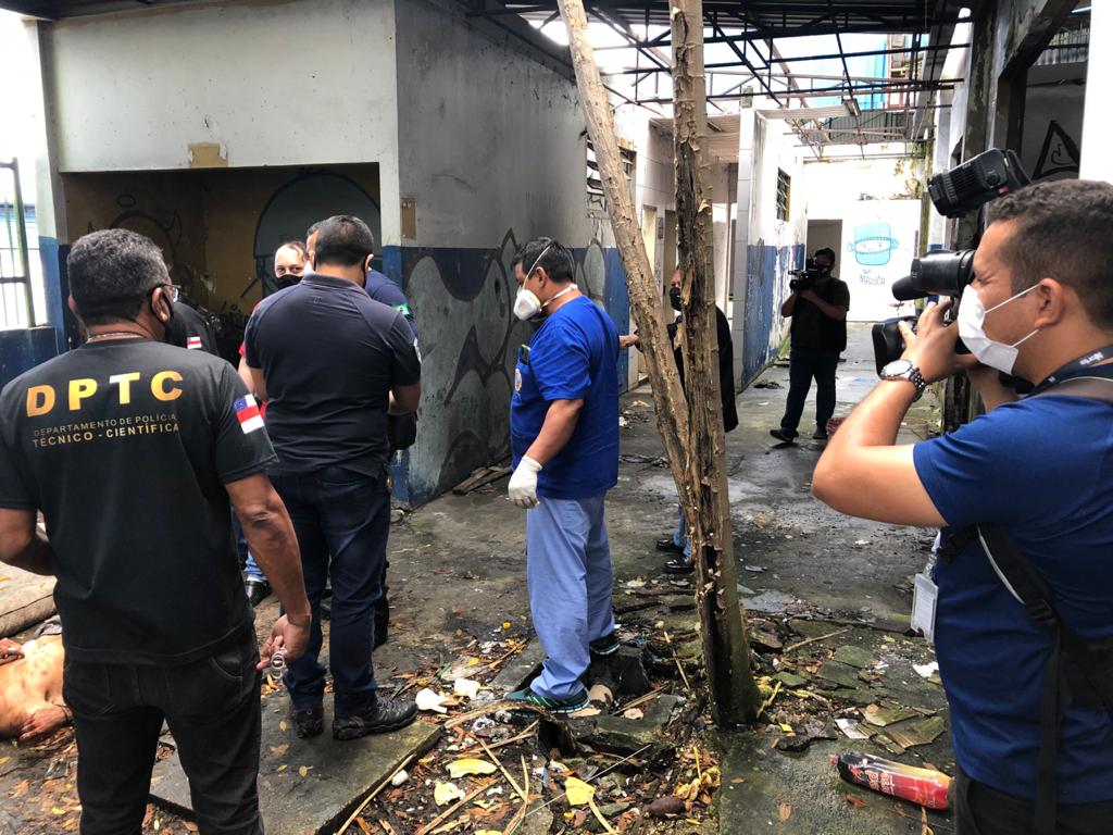Homem é morto com facadas na cabeça em galpão na zona Oeste
