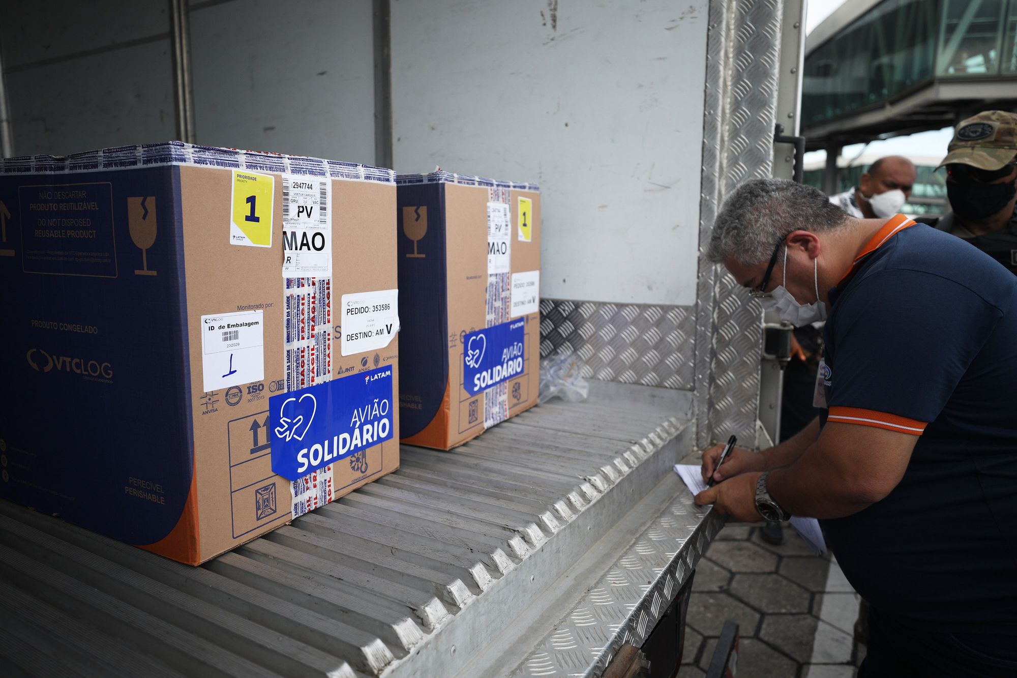 Amazonas recebe mais 8.190 doses de vacinas Pfizer contra a Covid-19