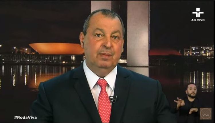 Omar diz que Bolsonaro foi negacionista desde o início da pandemia