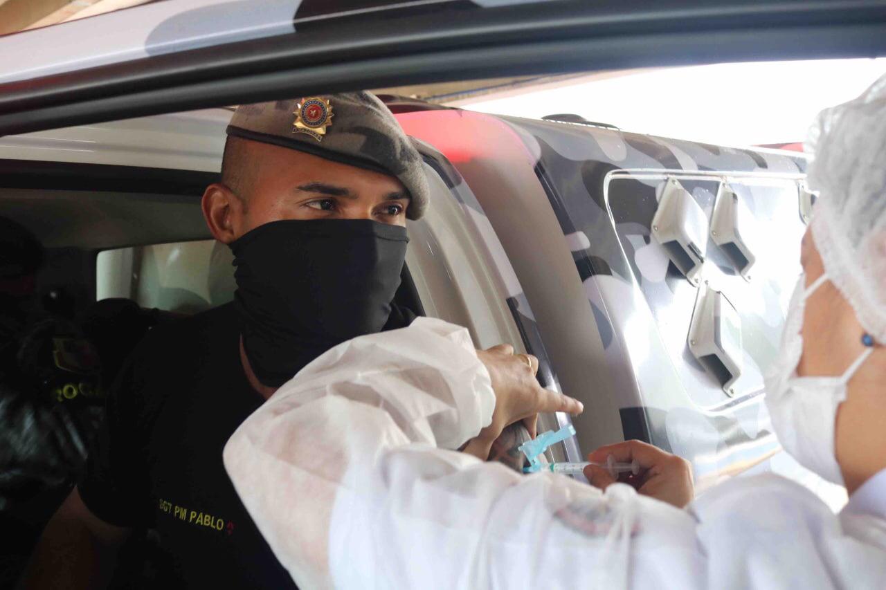 No Amazonas, vacinação contra Covid-19 já alcançou mais de 5 mil servidores da segurança pública