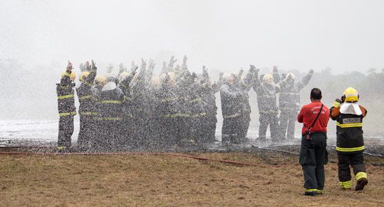 Bombeiros do Amazonas atuam em seção exclusiva no aeroporto internacional de Manaus
