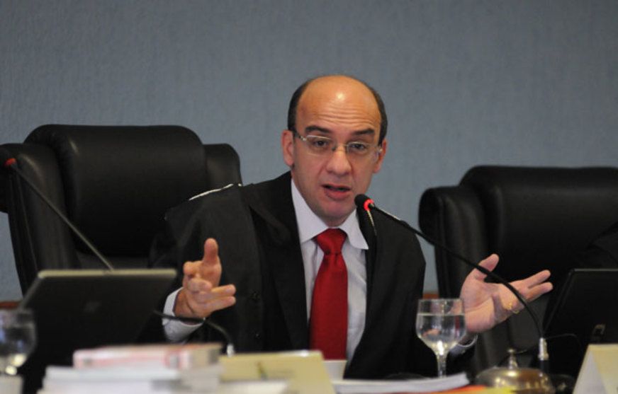 Conselheiro do TCE-AM suspende licitação para construção de muro de contenção em Tefé