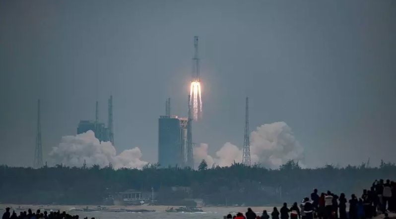 Foguete chinês descontrolado deve entrar na atmosfera no fim de semana