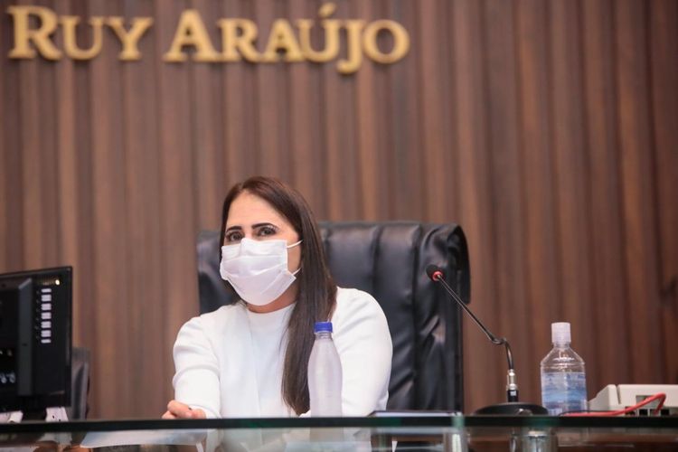 População em “situação de rua” e fisioterapeutas são foco de PL de Nejmi Aziz