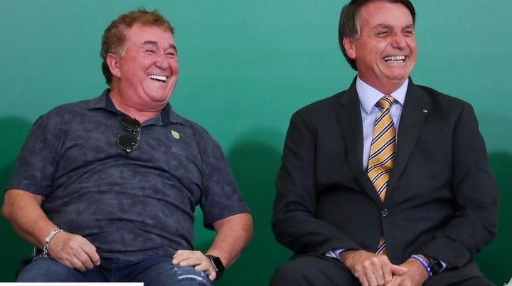 Bolsonaro trocou reunião com a Pfizer por evento com Amado Batista