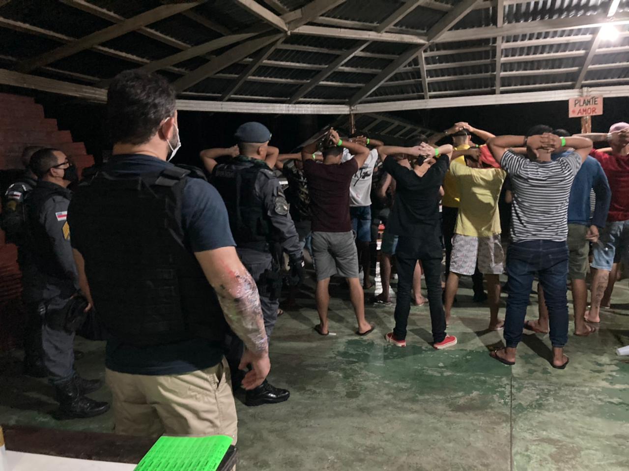 CIF encerra duas festas clandestinas superlotadas em sítios na zona norte