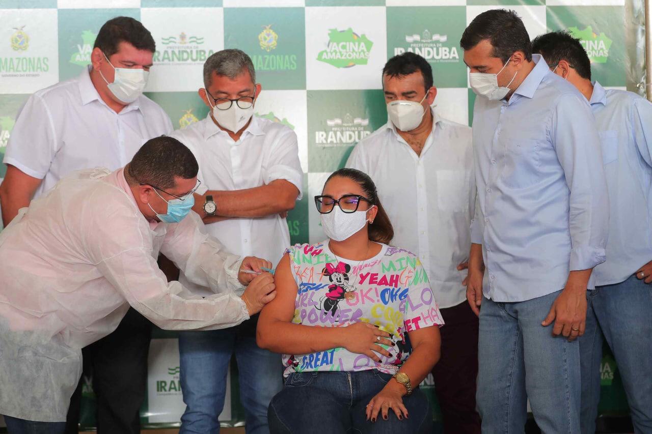 Profissionais da educação do interior do AM começam a ser vacinados