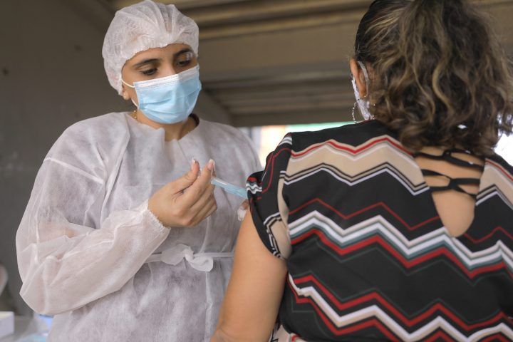Prefeitura já vacinou mais de 5 mil acadêmicos de saúde