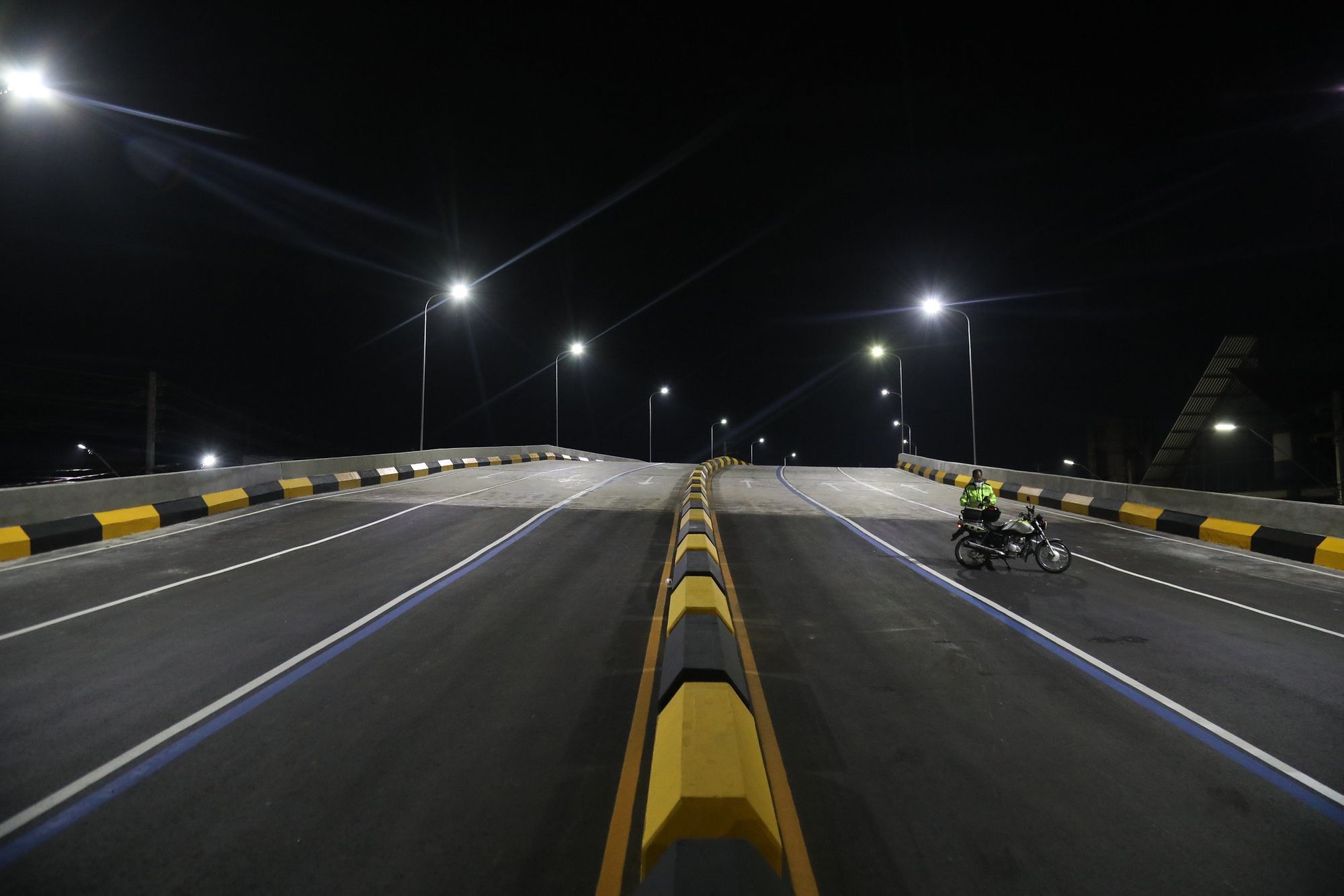 David libera viaduto do Manoa para o tráfego de veículos