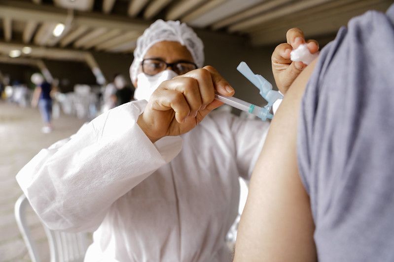Viradão de 32 horas vacina pessoas acima de 40 anos em Manaus; confira os locais